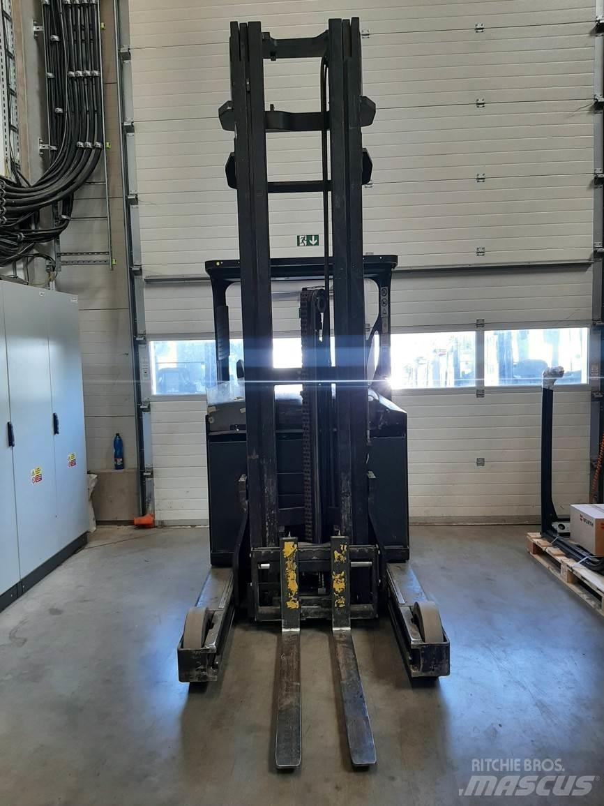 Yale MR16H Reach trucks