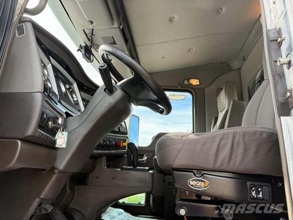 Kenworth T 800 Conventional Trucks / Tractor Trucks