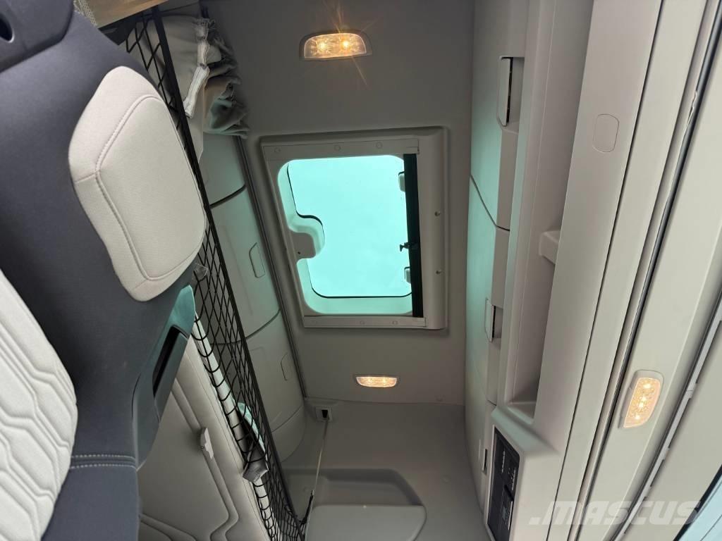 Ford F-Max Conventional Trucks / Tractor Trucks
