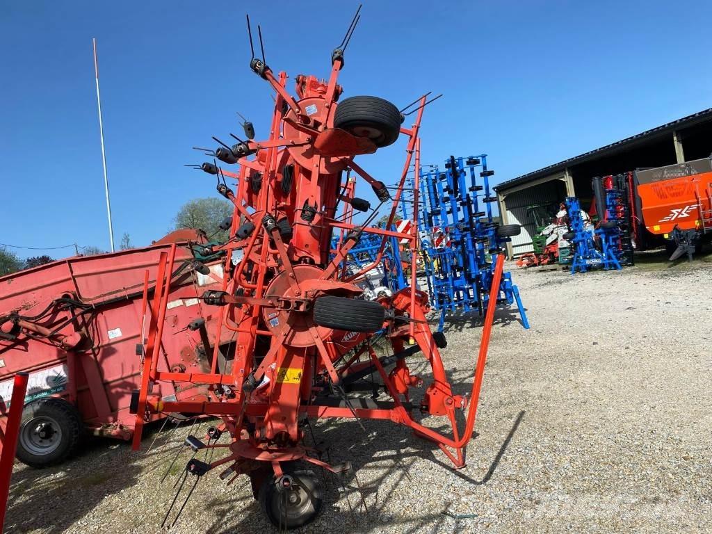Kuhn GF8702 Rakes and tedders