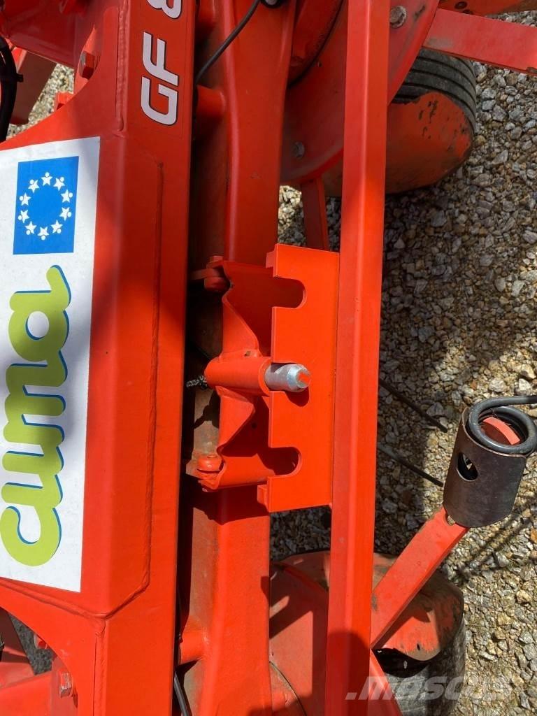 Kuhn GF8702 Rakes and tedders