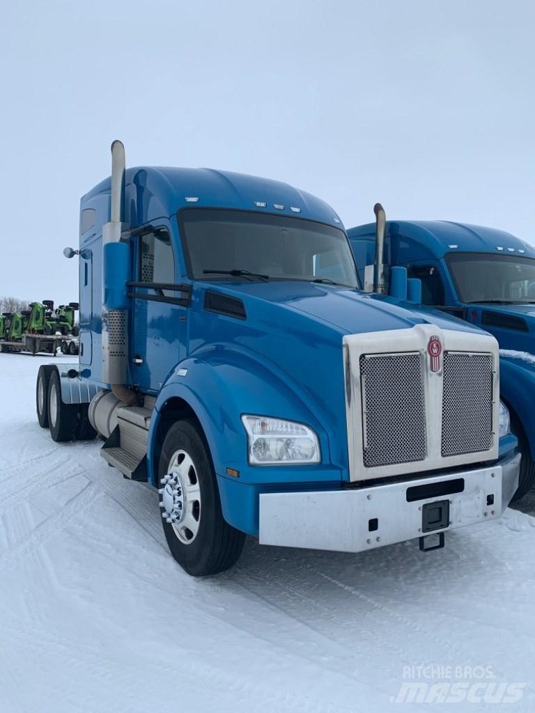 Kenworth T-880 Conventional Trucks / Tractor Trucks