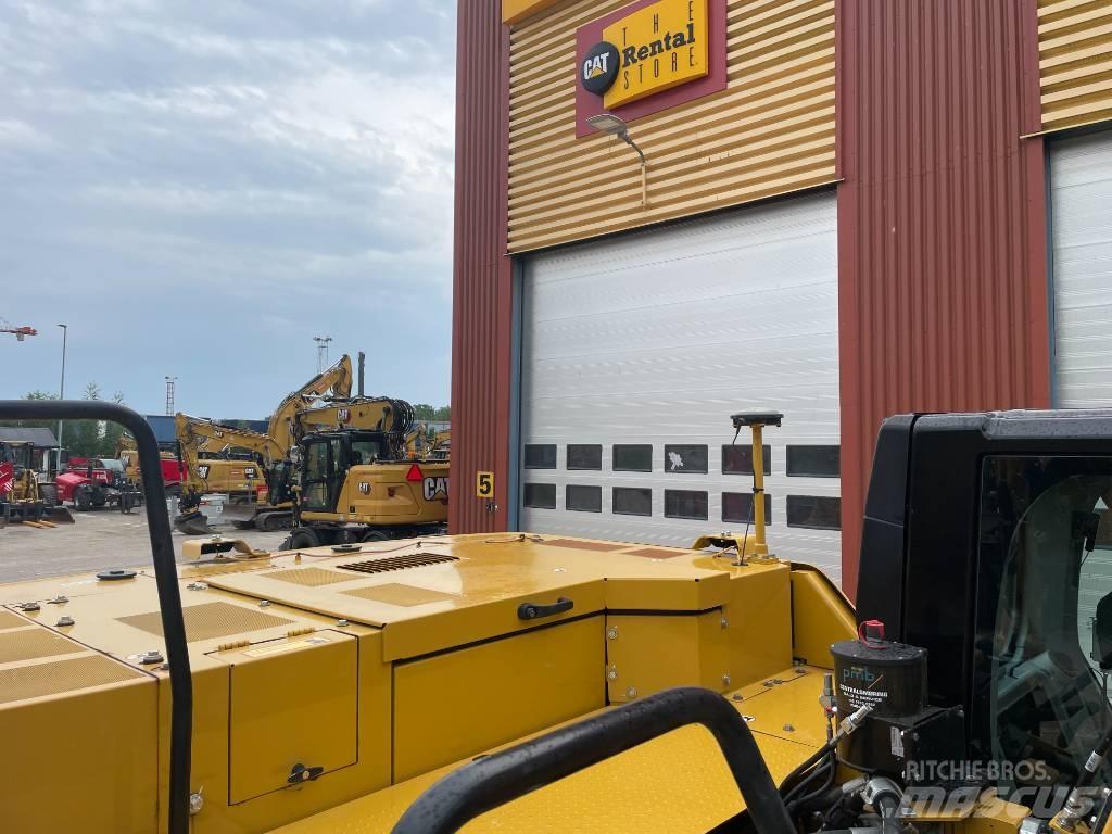 CAT 330 Crawler Excavators