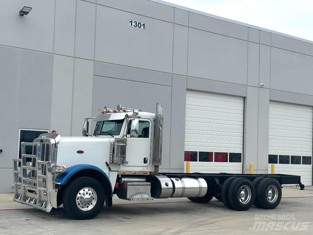 Peterbilt 389 Conventional Trucks / Tractor Trucks