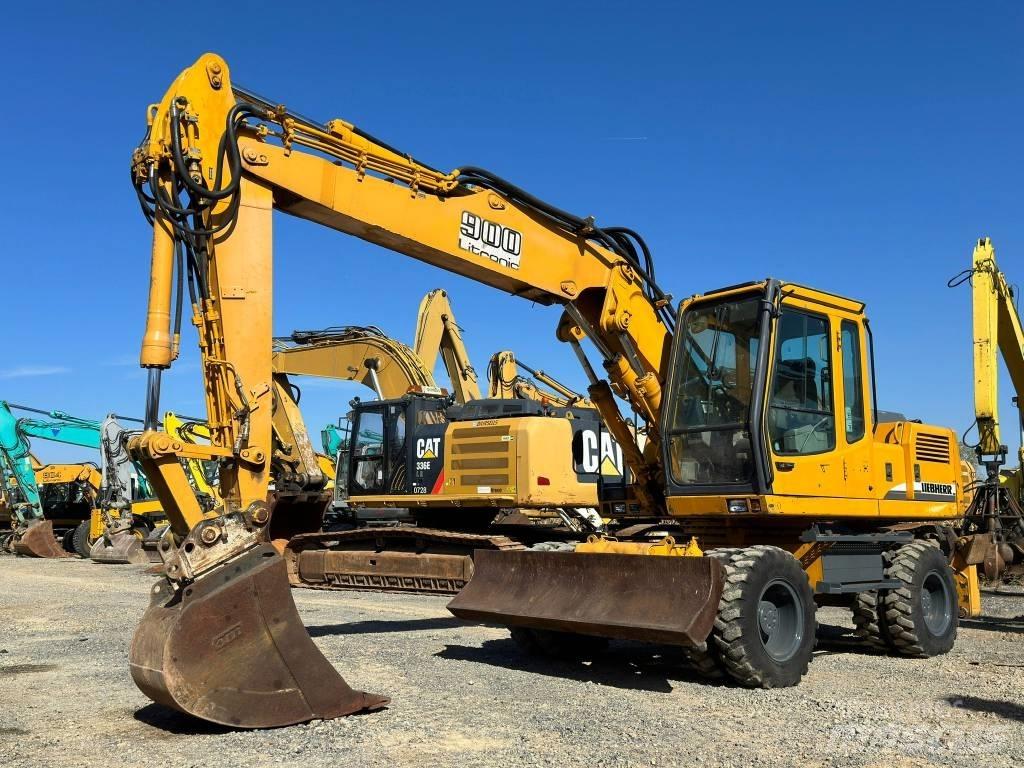 Liebherr A 900 B Wheeled Excavators