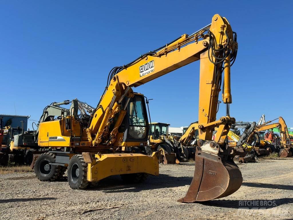 Liebherr A 900 B Wheeled Excavators