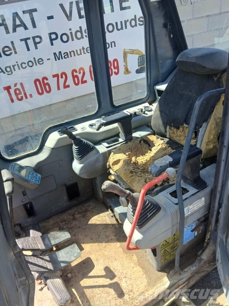 Komatsu PC 210 Cabins and interior
