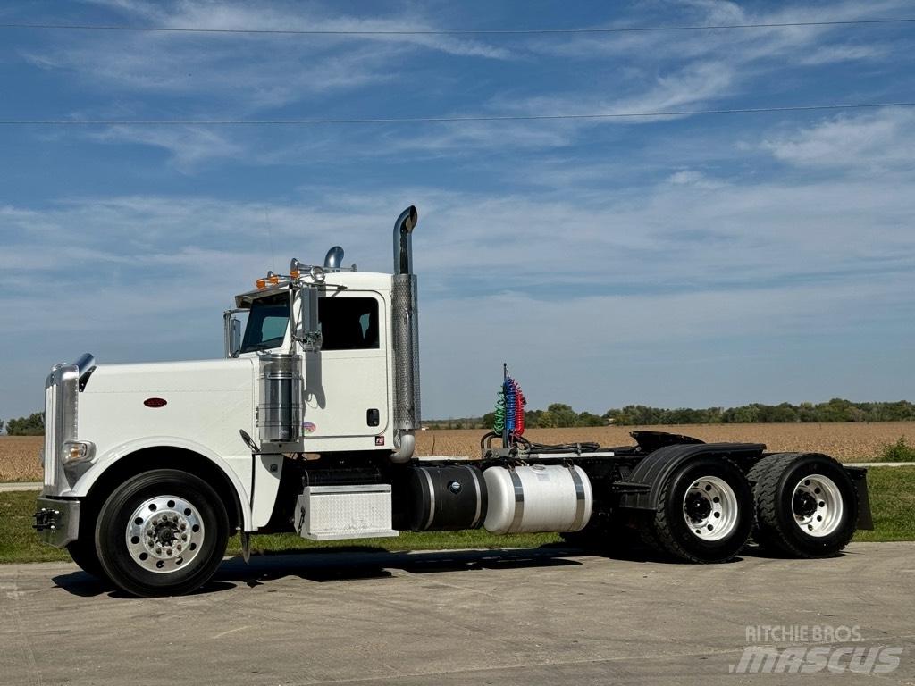 Peterbilt 388 Conventional Trucks / Tractor Trucks
