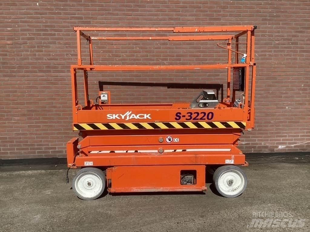 SkyJack SJIII3220 Scissor Lifts