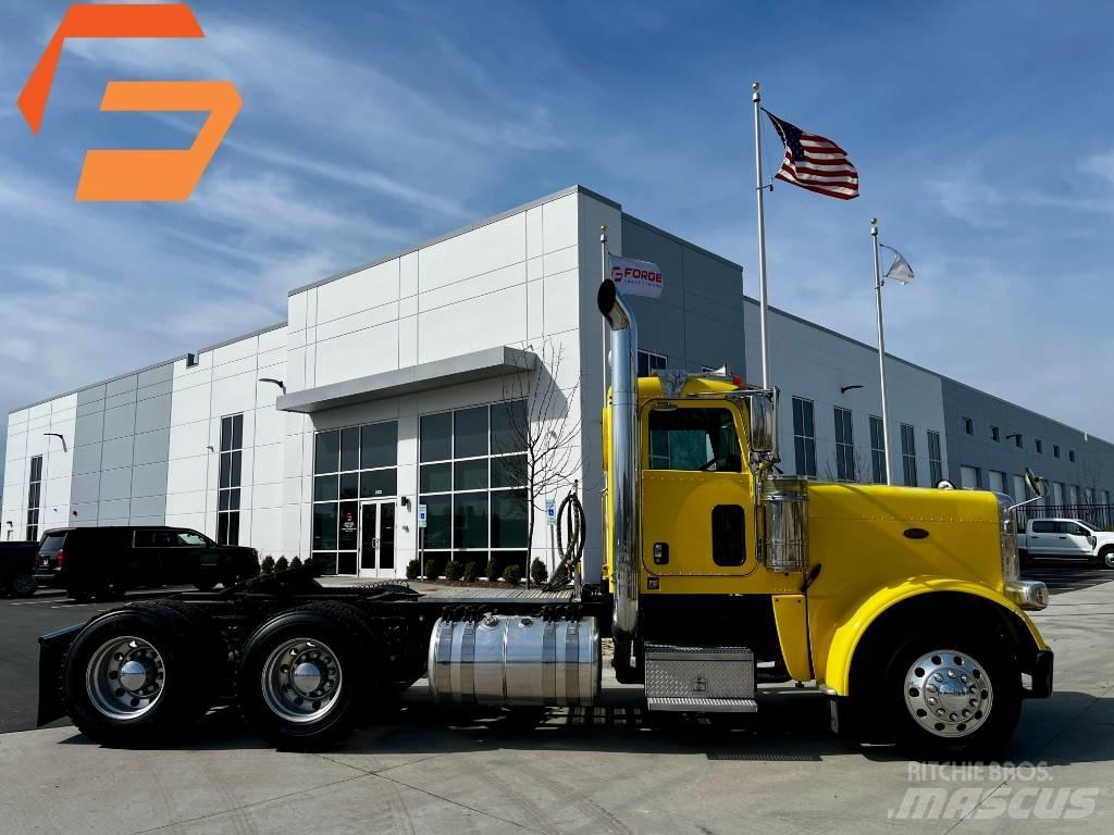 Peterbilt 389 Conventional Trucks / Tractor Trucks