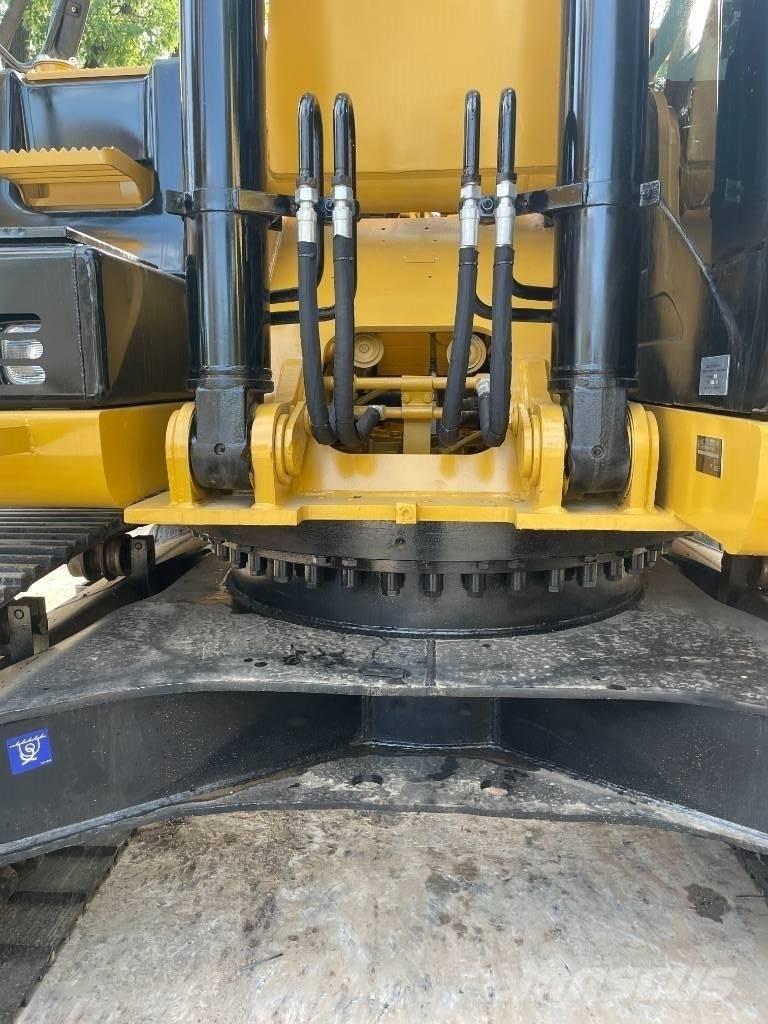 CAT 330 Mini excavators  7t - 12t