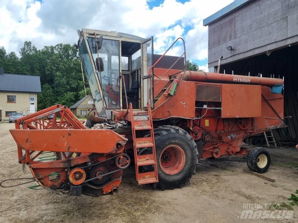 Laverda M152 Combine Harvesters