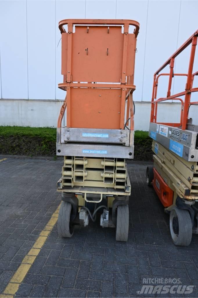 JLG 2030 ES Scissor Lifts