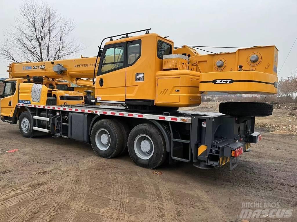 XCMG XCT 25 Mobile and all terrain cranes