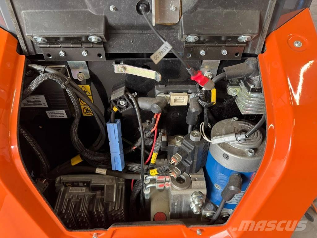 JLG DSP-M High lift order picker