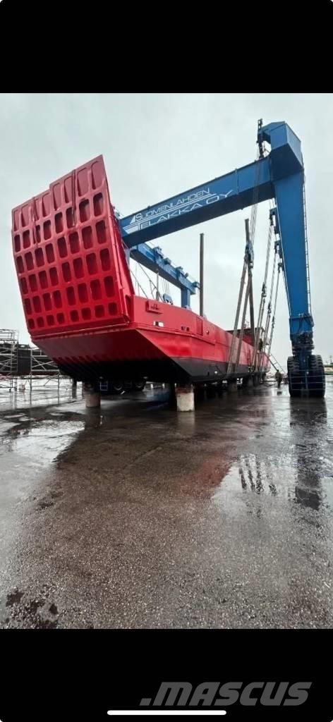  Cargo Ship Ganador Work Boats / Barges