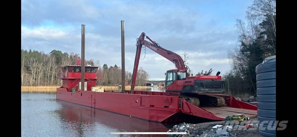  Cargo Ship Ganador Work Boats / Barges