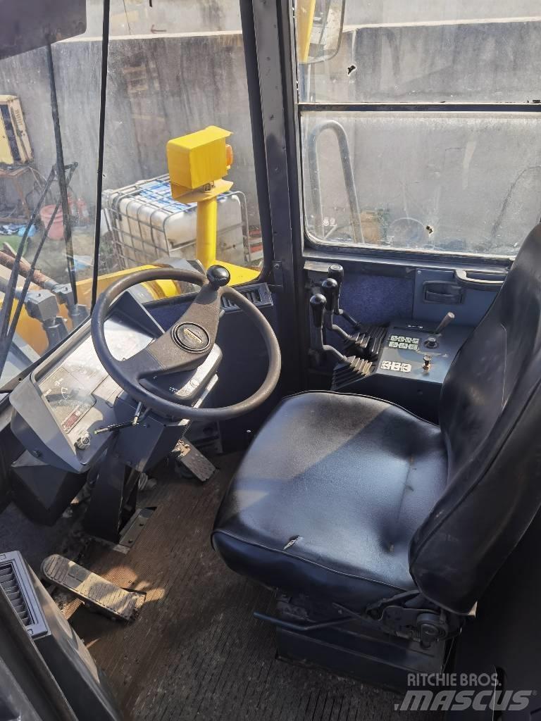 Komatsu WA 470 Wheel Loaders