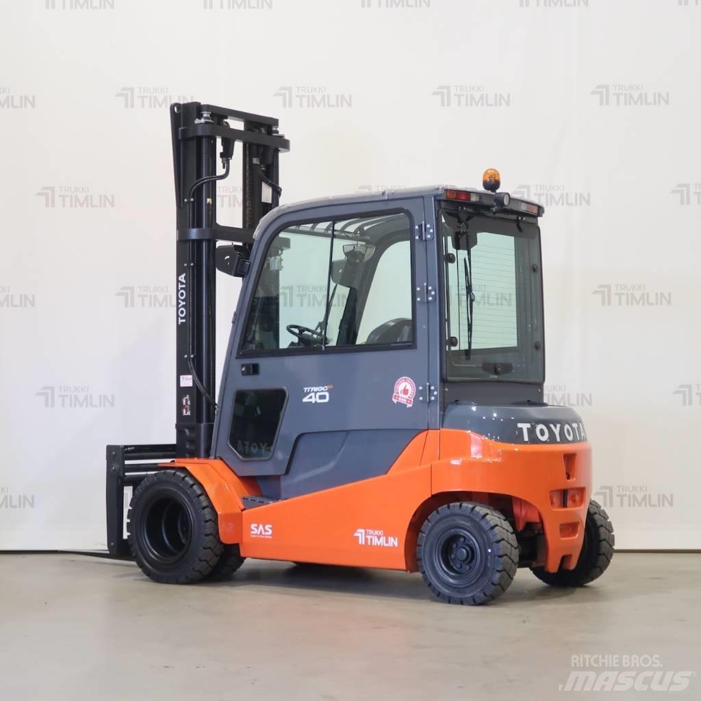 Toyota 8FBMT40 Electric Forklifts