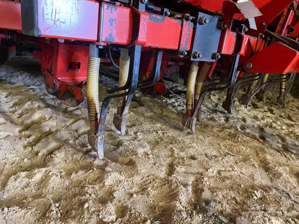 Kverneland UN 3200 Potato Planters