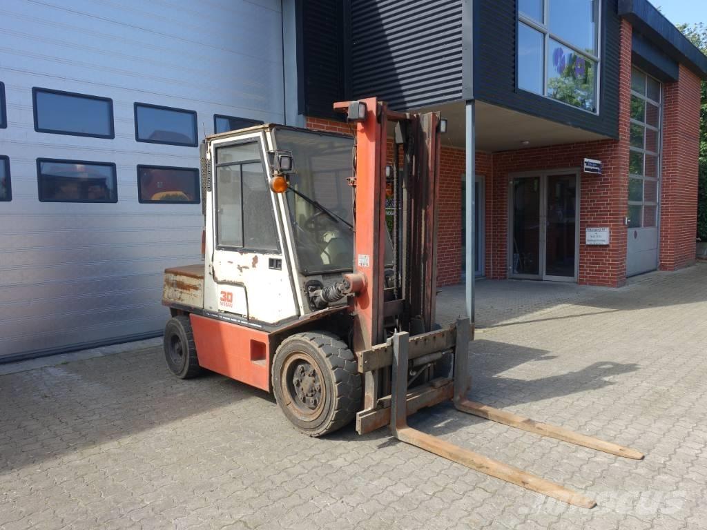 Nissan EGH02 A 30 U Diesel Forklifts