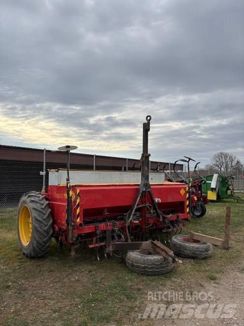 Överum 1830 Farm Drills