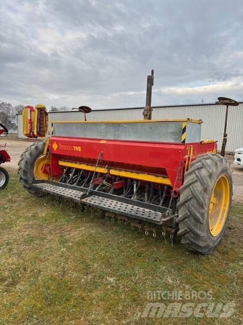 Överum 1830 Farm Drills
