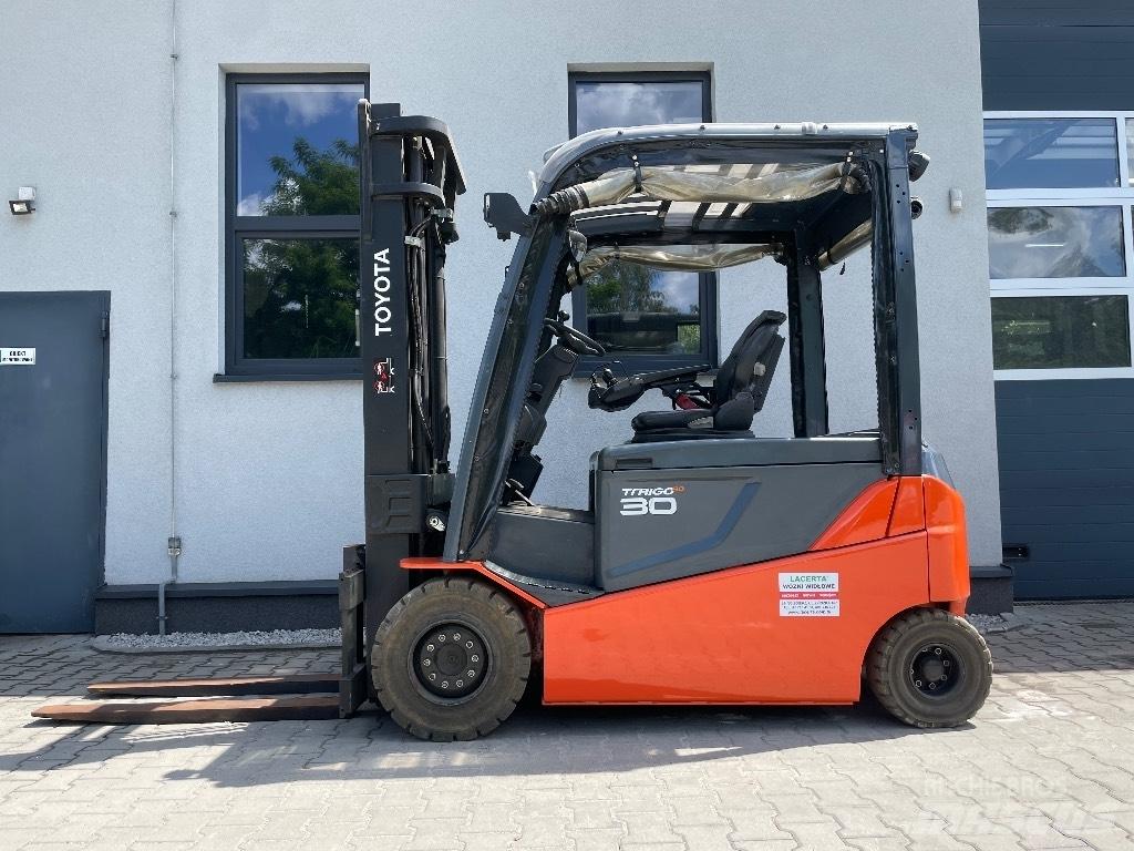 Toyota 8FBMT30 Electric Forklifts