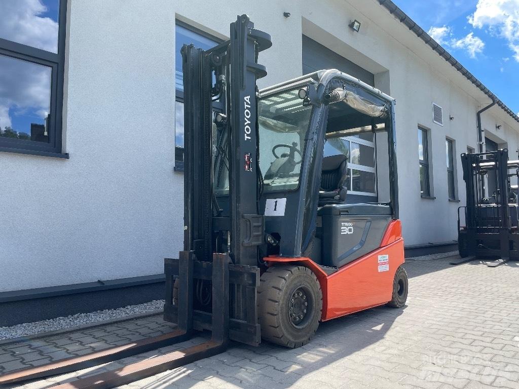 Toyota 8FBMT30 Electric Forklifts