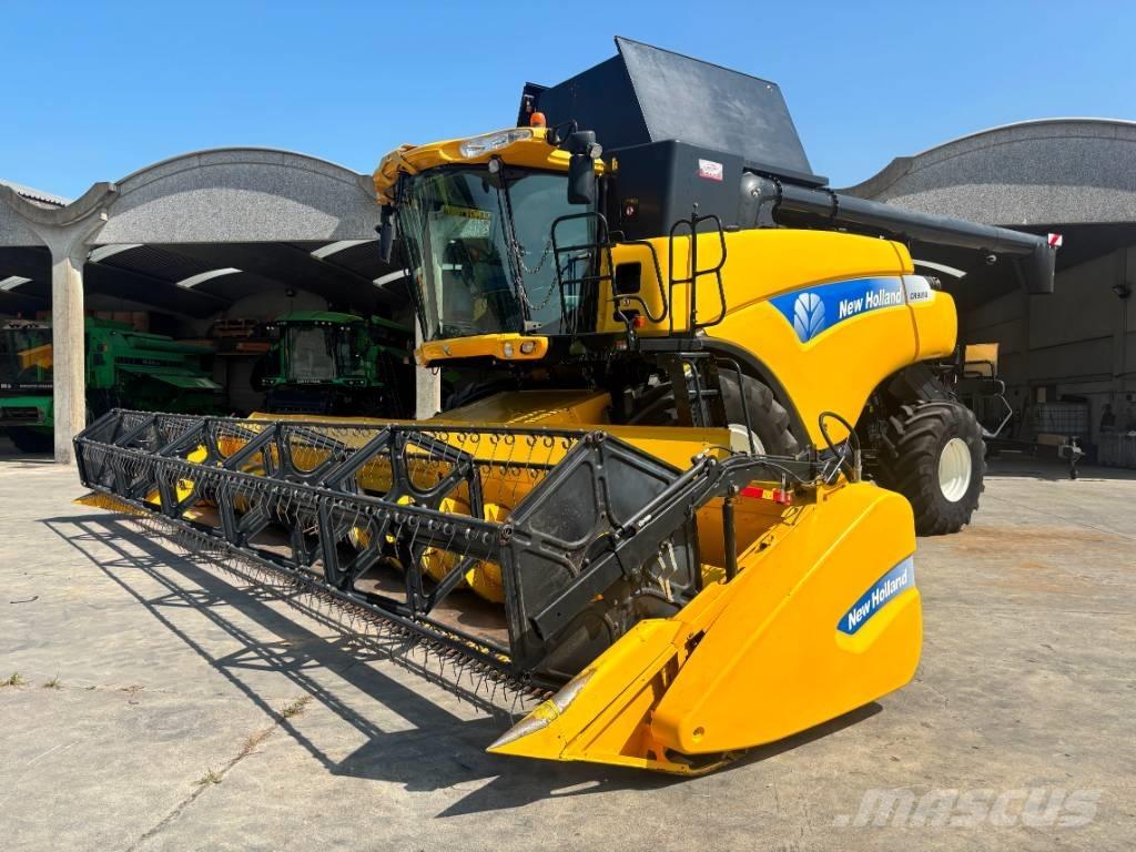 New Holland CR 9090 Combine Harvesters