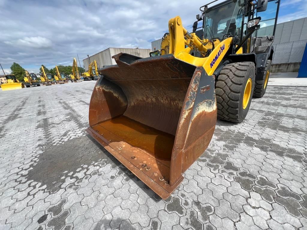 Komatsu WA320-7 Wheel Loaders