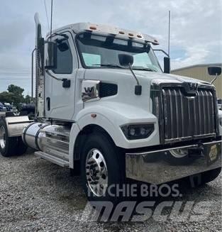 Western Star 47X Conventional Trucks / Tractor Trucks