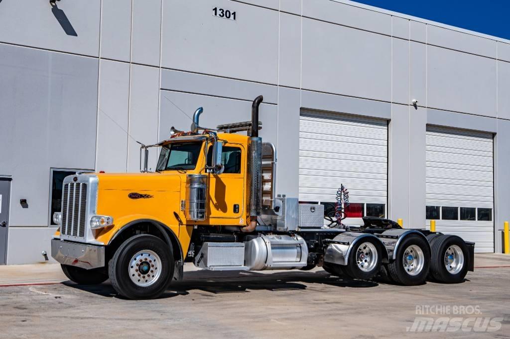 Peterbilt 388 Conventional Trucks / Tractor Trucks
