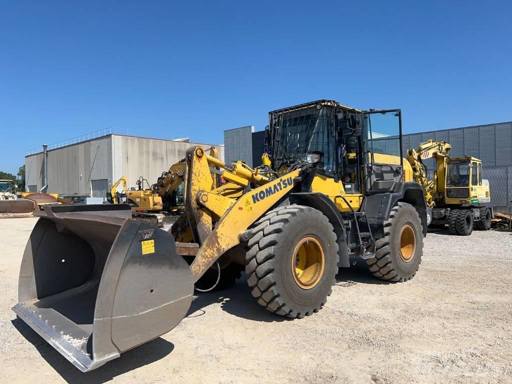 Komatsu WA 270-8 Wheel Loaders