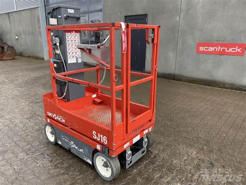SkyJack SJ16 Vertical mast lifts
