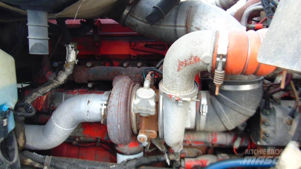 International 9900 i Conventional Trucks / Tractor Trucks