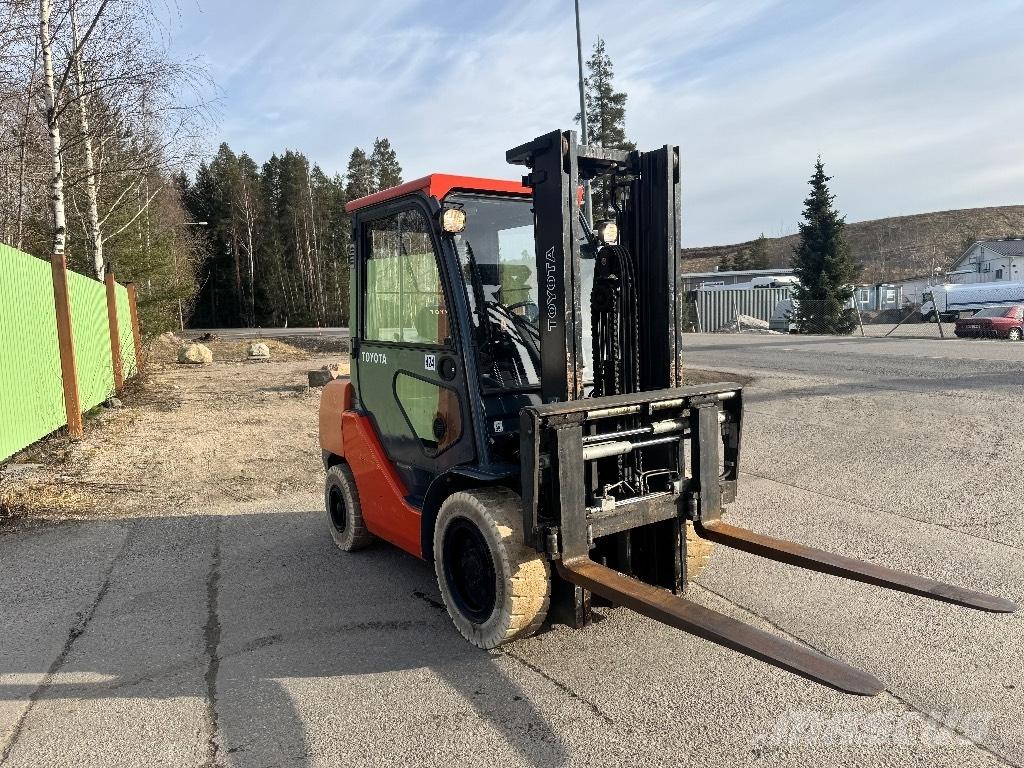Toyota 02-8 FDF 30 Diesel Forklifts