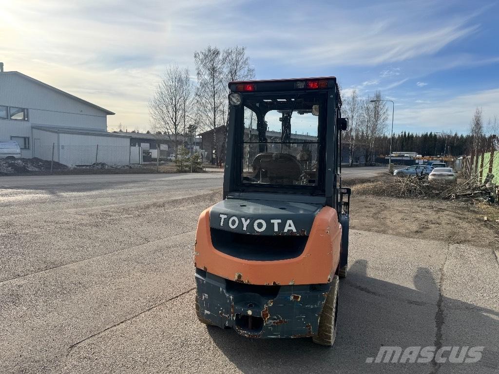 Toyota 02-8 FDF 30 Diesel Forklifts