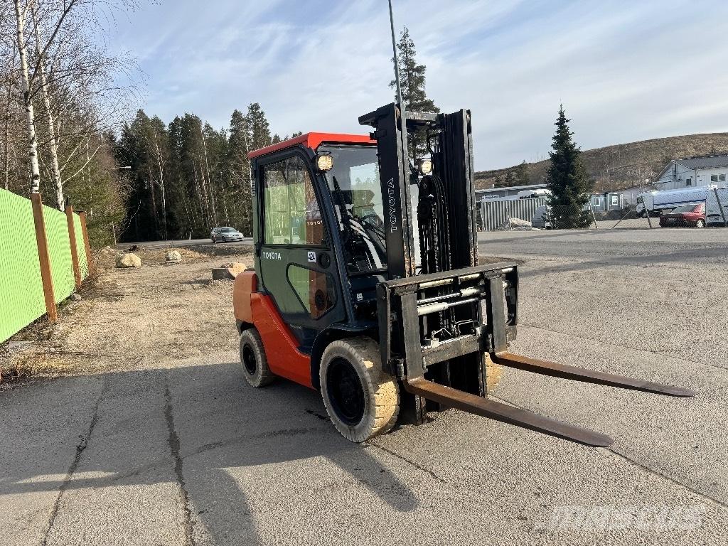 Toyota 02-8 FDF 30 Diesel Forklifts