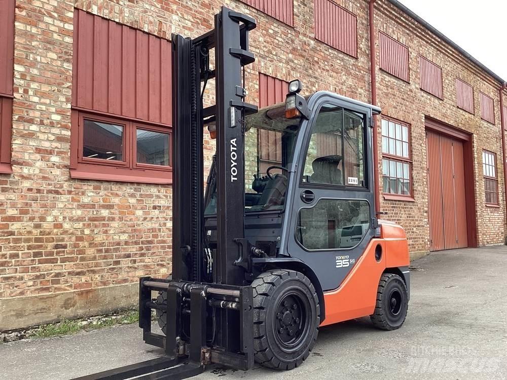Toyota 8FDJF35 Diesel Forklifts