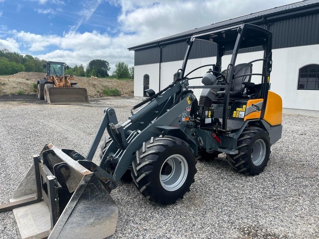 GiANT G2700 Extra Mini Loader