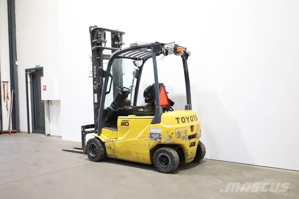 Toyota 8FBM20T Electric Forklifts