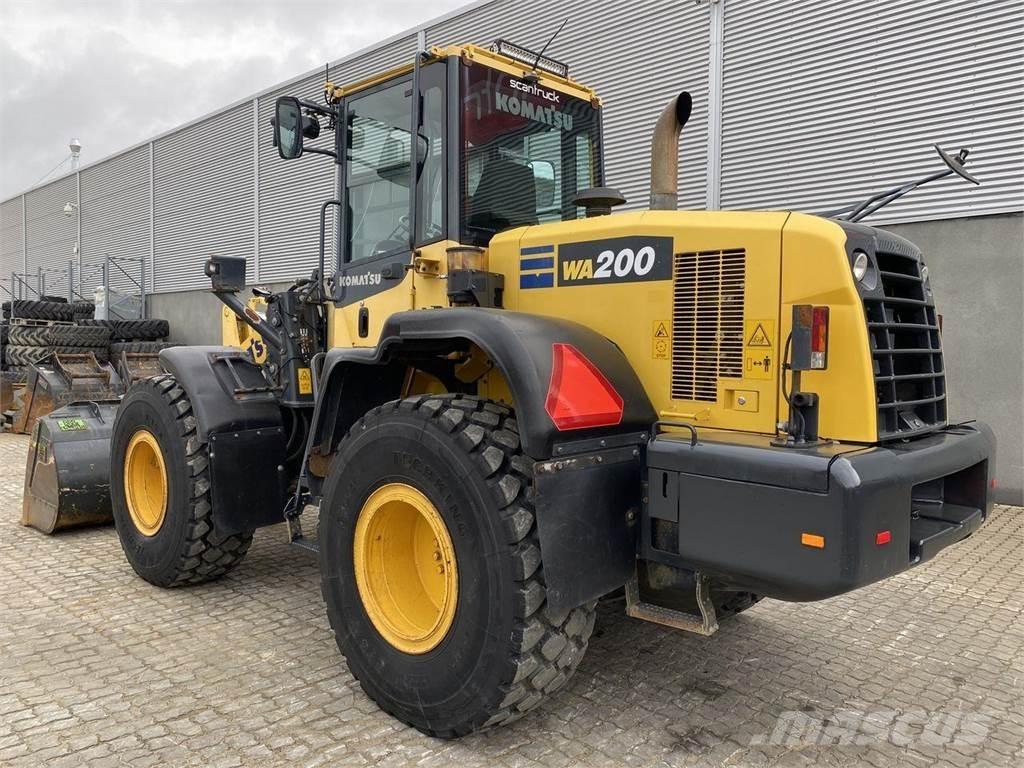 Komatsu WA200-7 Wheel Loaders