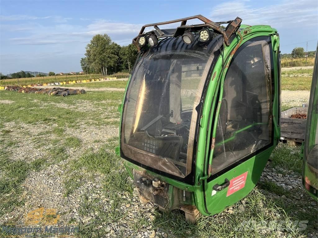 John Deere 1010E Cabins and interior
