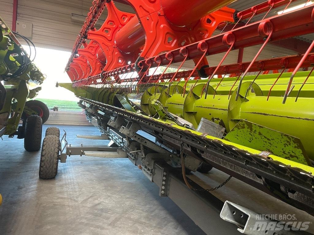 CLAAS Lexion 660 Combine Harvesters