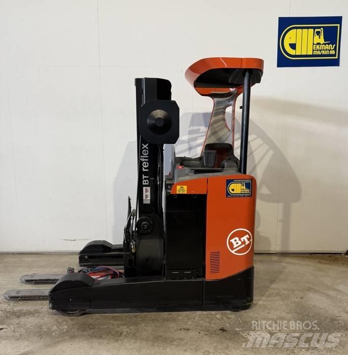 BT Truck RRE200 Reach trucks