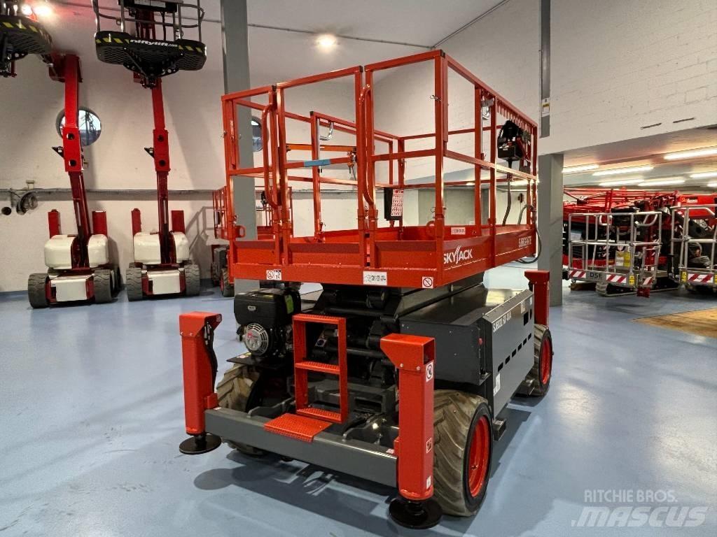 SkyJack SJ 6832 RTE Scissor Lifts