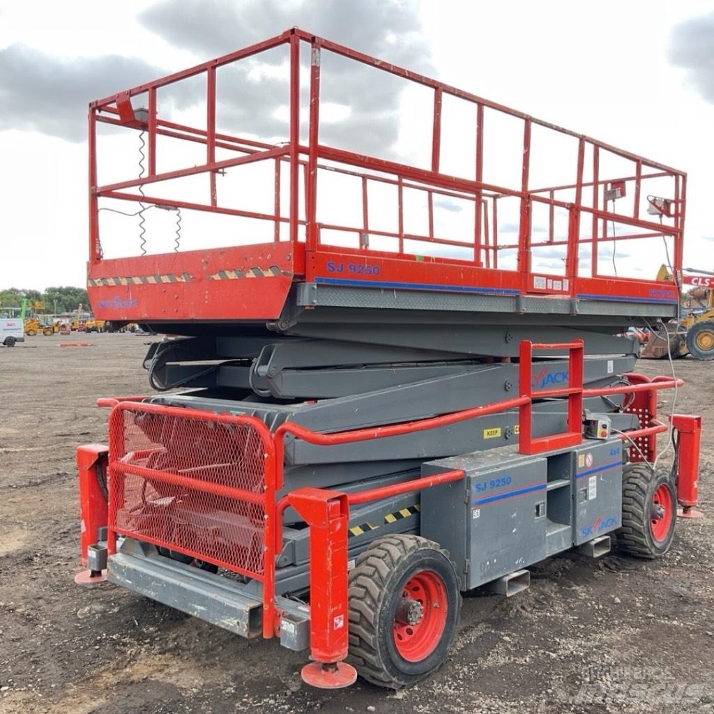SkyJack SJ 9250 RT Scissor Lifts
