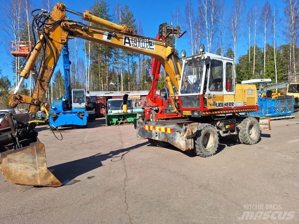 Liebherr A 902 Wheeled Excavators