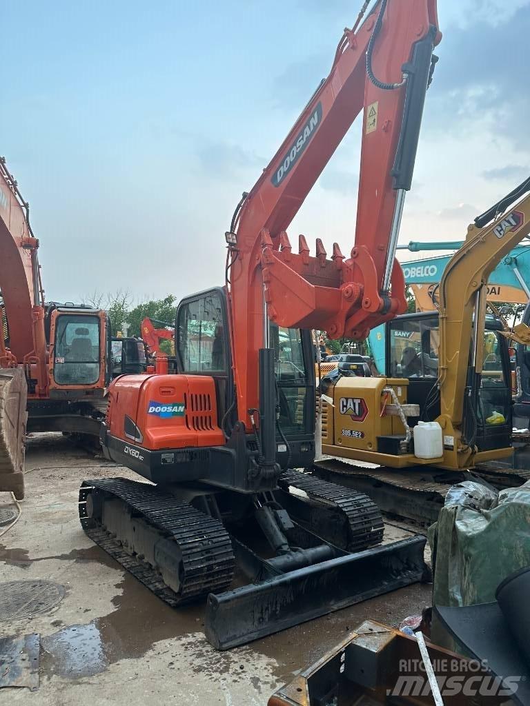 Doosan DX 60 Midi excavators  7t - 12t